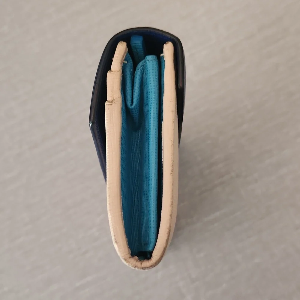 Fendi Contintental Leather Wallet W/Box And Cards - Picture 6 of 16